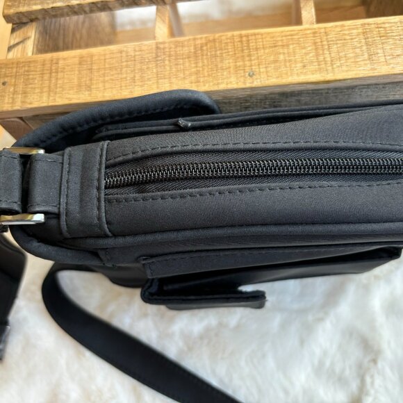 Amanda Smith Black Travel Wallet/Organizer Crossbody Bag/Purse - Picture 10 of 16